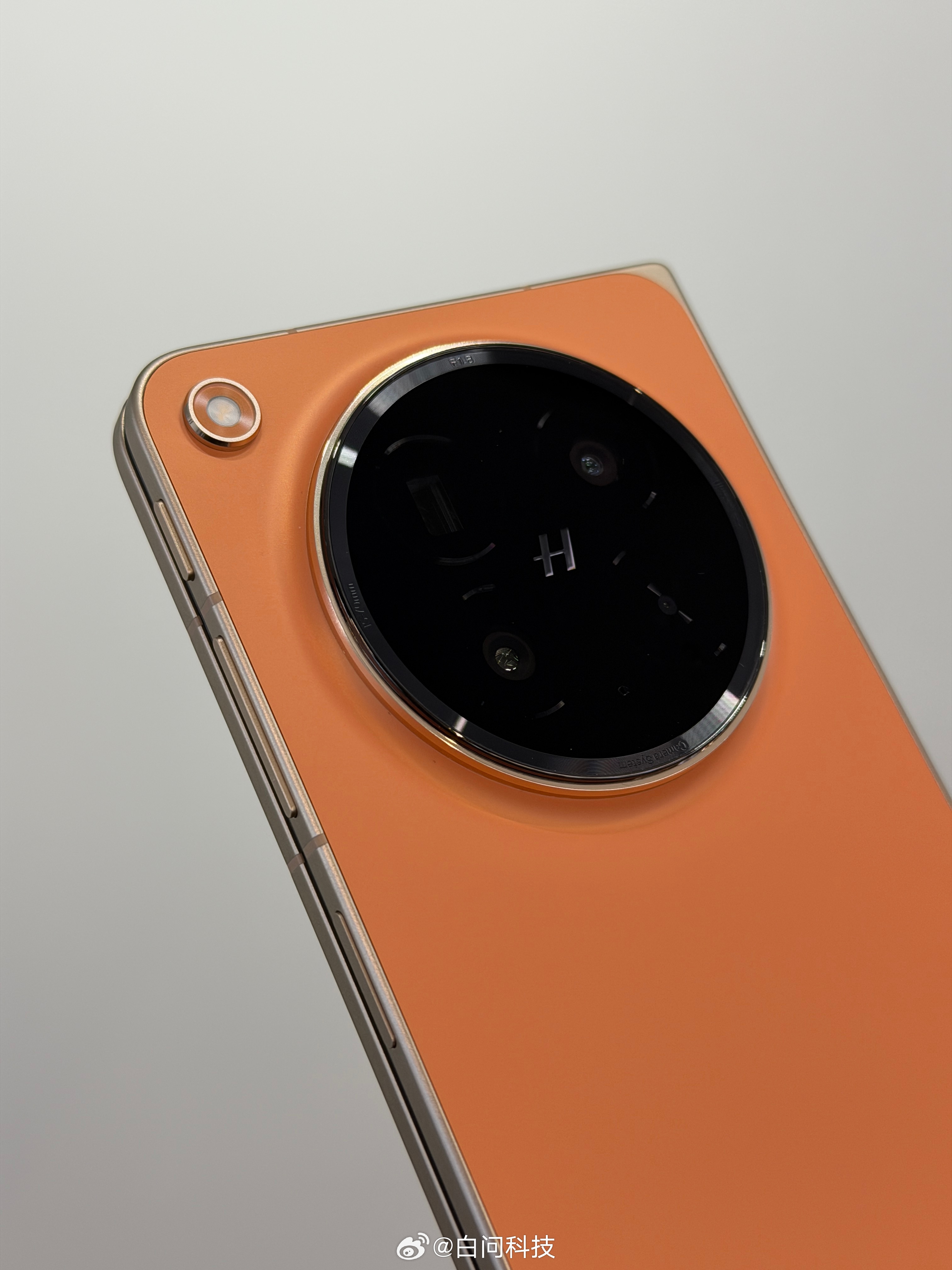 OPPO Find N6橙色和钛色上手实拍这次折痕控制的很猛已经体验小半个月了大