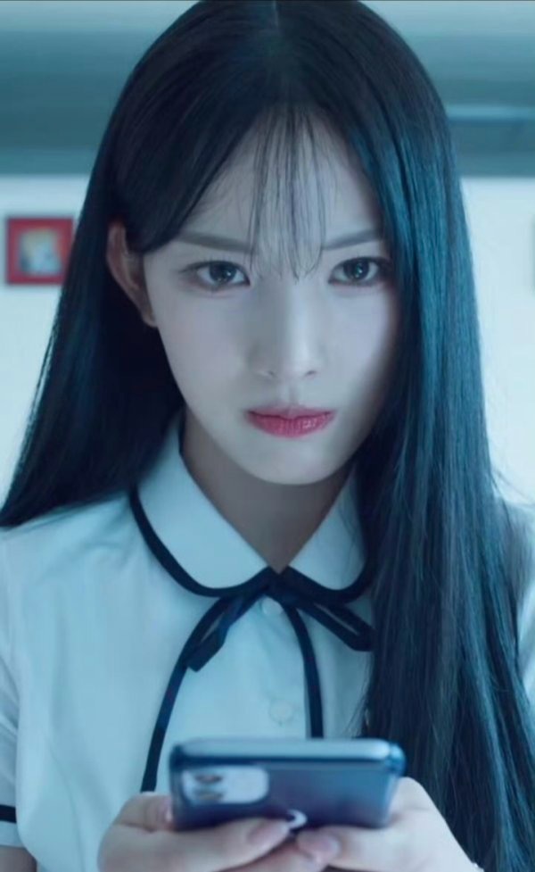 貌似jyp的团每次失去一个成员就会让团变火，jini如果看到nmixx拿日冠心情