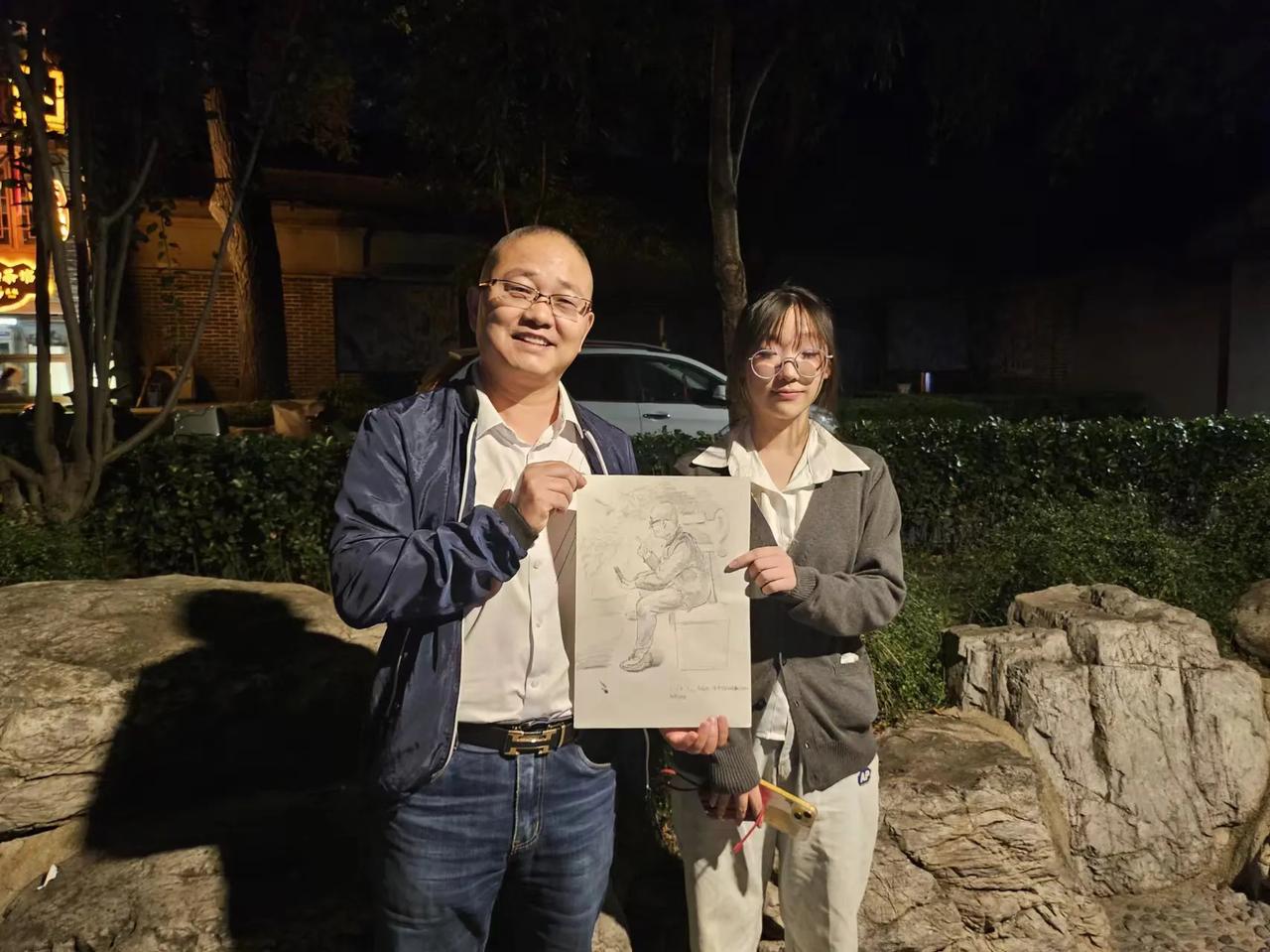 今晚8:00在北京什刹海（恭王府隔壁）直播，感谢小画家🧑‍🎨画的直播画面，共