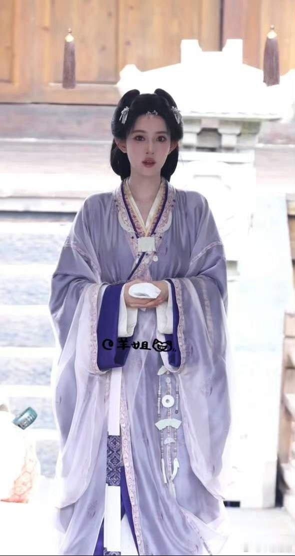 刷到给几个女宝的猫猫头排序了，在你看来田曦薇，鞠婧祎，孟子义和卢昱晓谁的猫猫头更