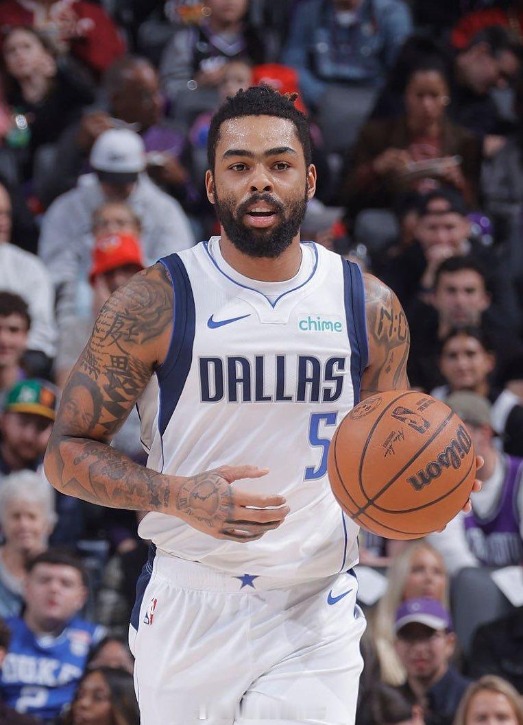 据Marc Stein报道，独行侠在将拉塞尔从轮换阵容中移除后，正在探索交易他的