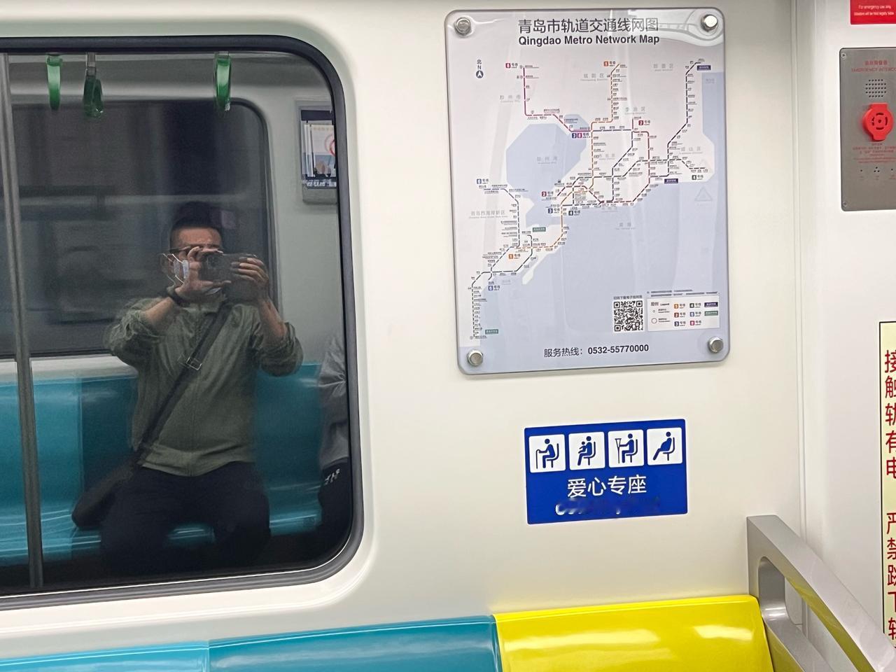 于海青：为何说青岛爱心座位提示很及时？有关在地铁上抢座和让座的事情，我们在网络上