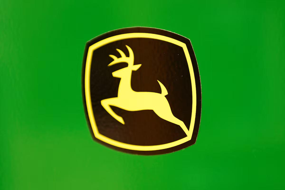 [To learn English]
Tractor maker Deere o