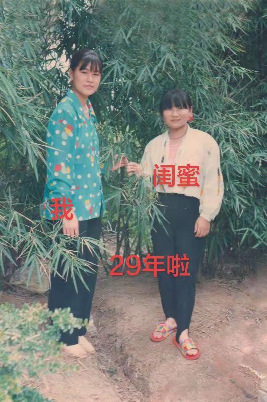 学了三个月的徒，只做了一件我身上穿的衬衣，而且是不对称的，那时候想着学个手艺，然