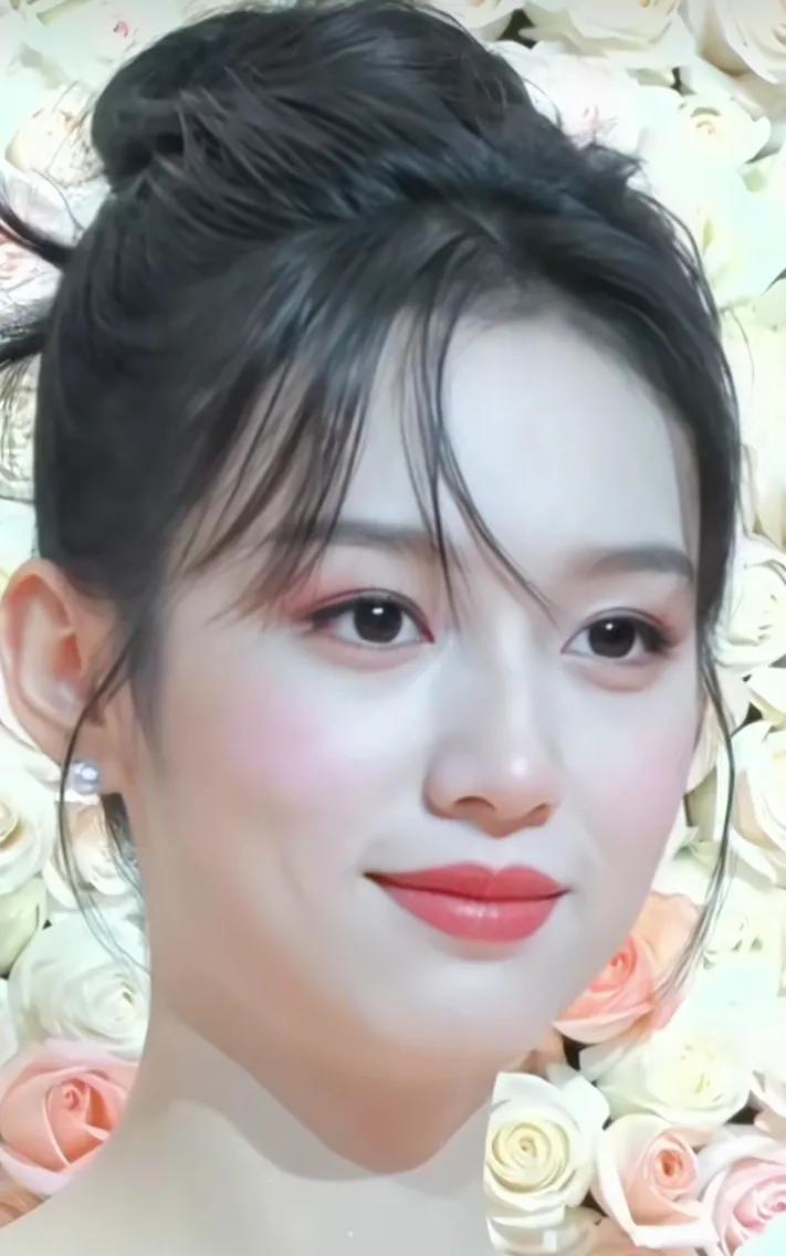 周也，1998年出生于重庆，国内地演员，2o16年被北京电影学院表演系录取，20
