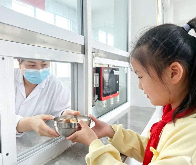 湖北省恩施州“校园餐”：一餐一饭总关情