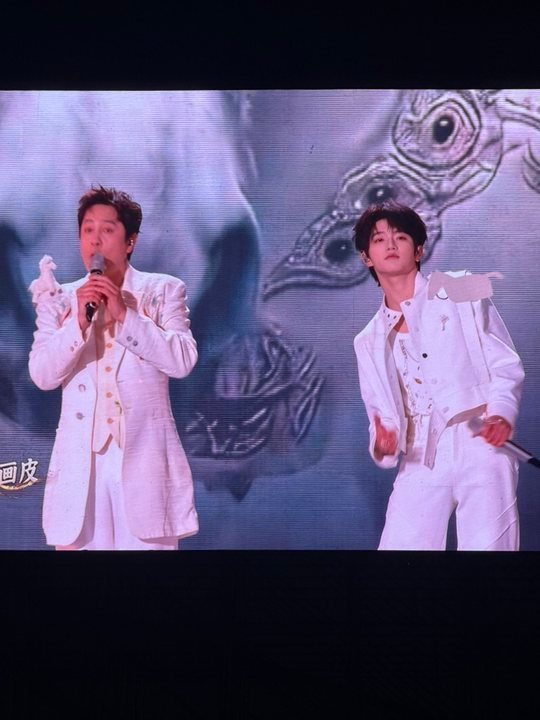 穆祉丞元宵大屏穆祉丞元宵喜乐会大屏 穆祉丞元宵喜乐会大屏，啊啊啊帅 