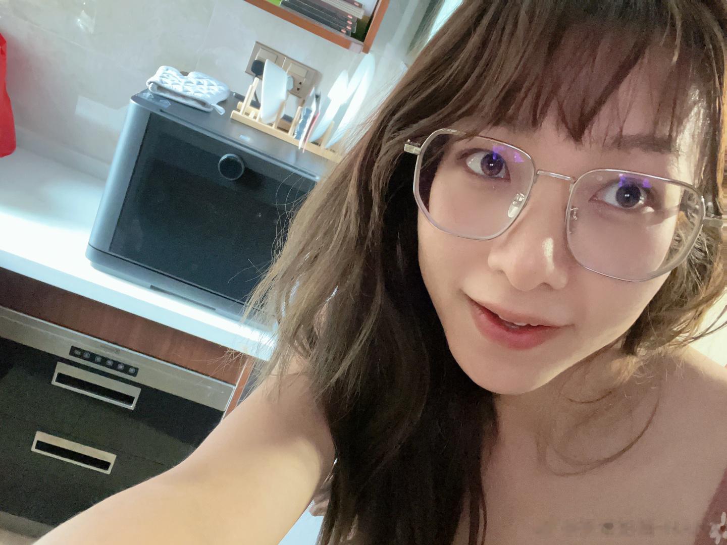 新买了一台 能微波炉 能蒸 能当烤箱使的一体机！整点什么吃的好呢？[doge][