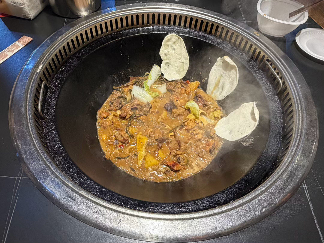 周末吃个铁锅炖鸡，吃饱待会儿再减！铁锅[超话]  ​​​