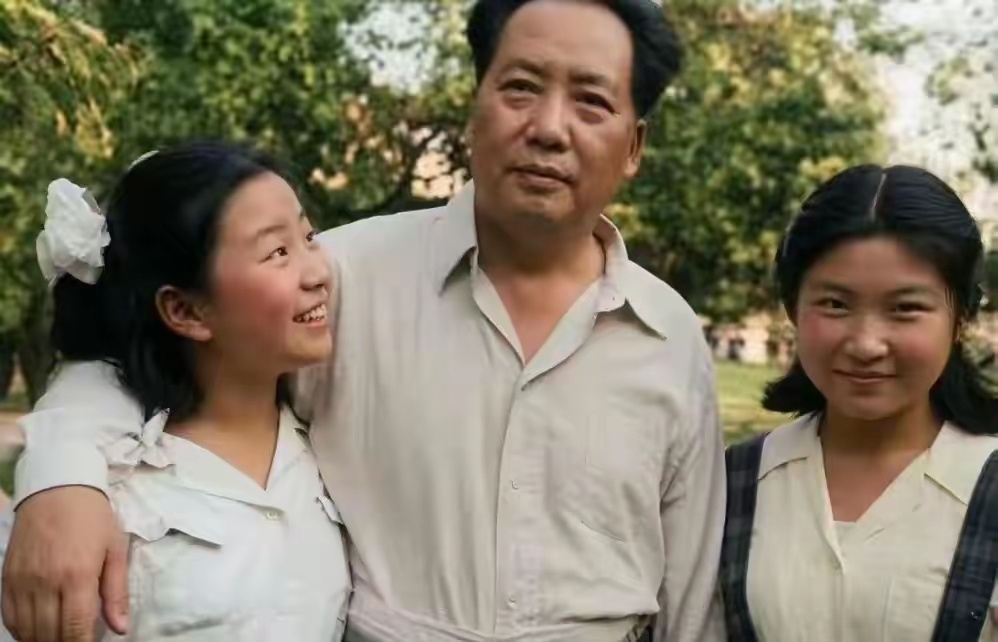 一张暖心的合影！