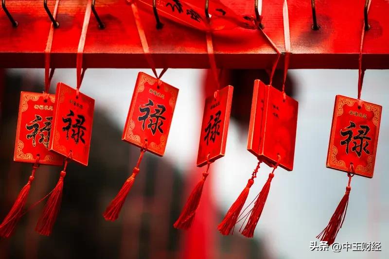 实际上，每个人的命运都是时机和个人自身能力的结合。可理解为三分天注定七分靠打拼！