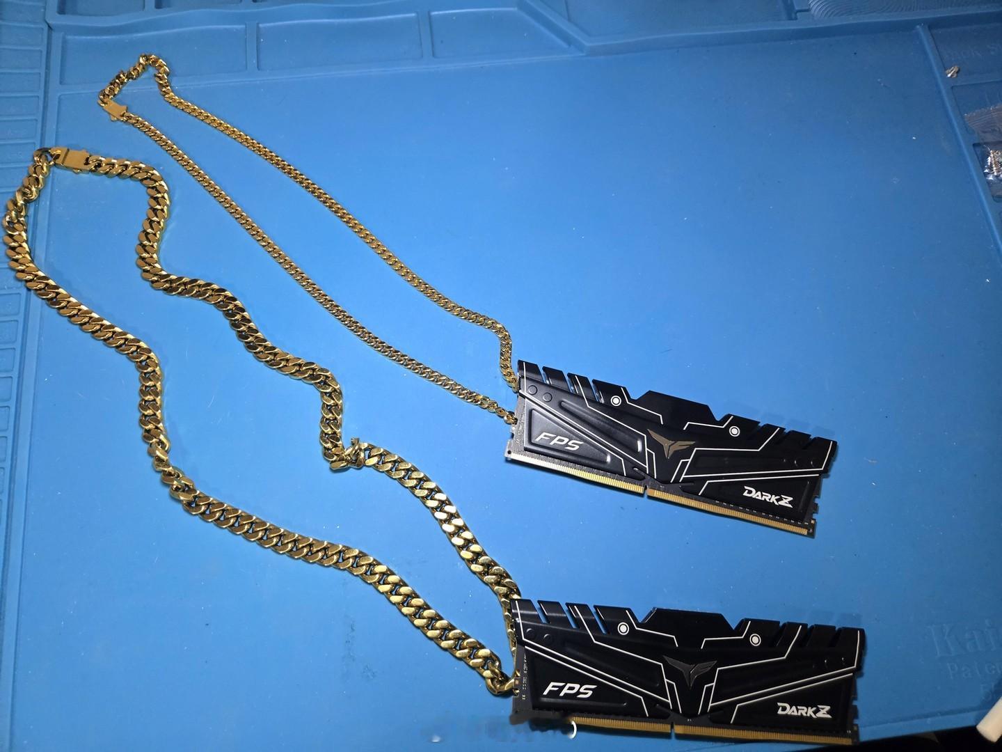 今年最潮的饰品pc游戏迷惑行为大赏