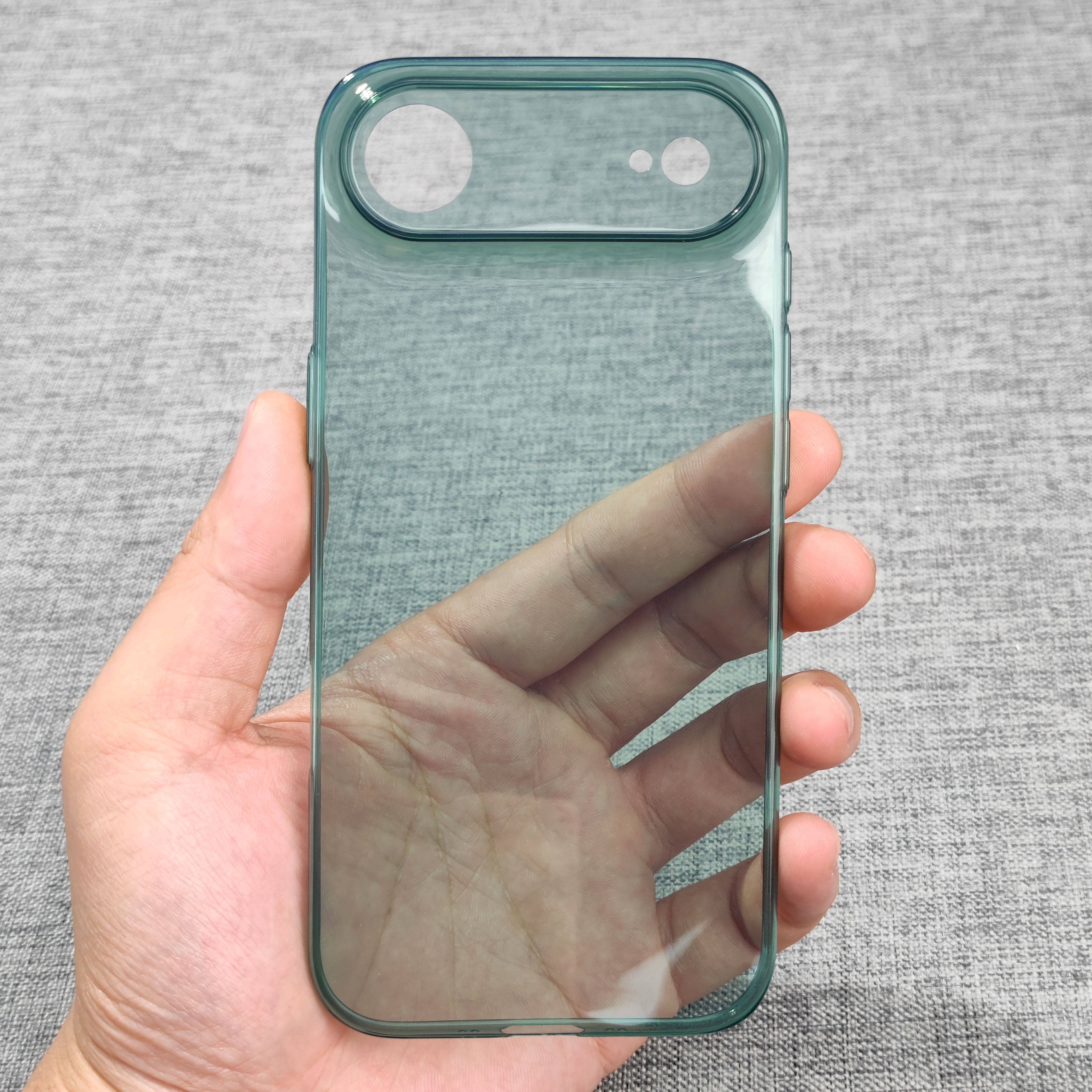 iPhone Air 超薄亮面透绿配色，壳子一戴，又是不一样的质感了温润有光泽，