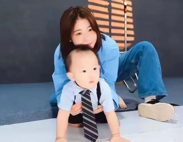 平台把黄一鸣账号封了后，我以为终于可以不再看到黄一鸣的各种消息，可以消停了，没想