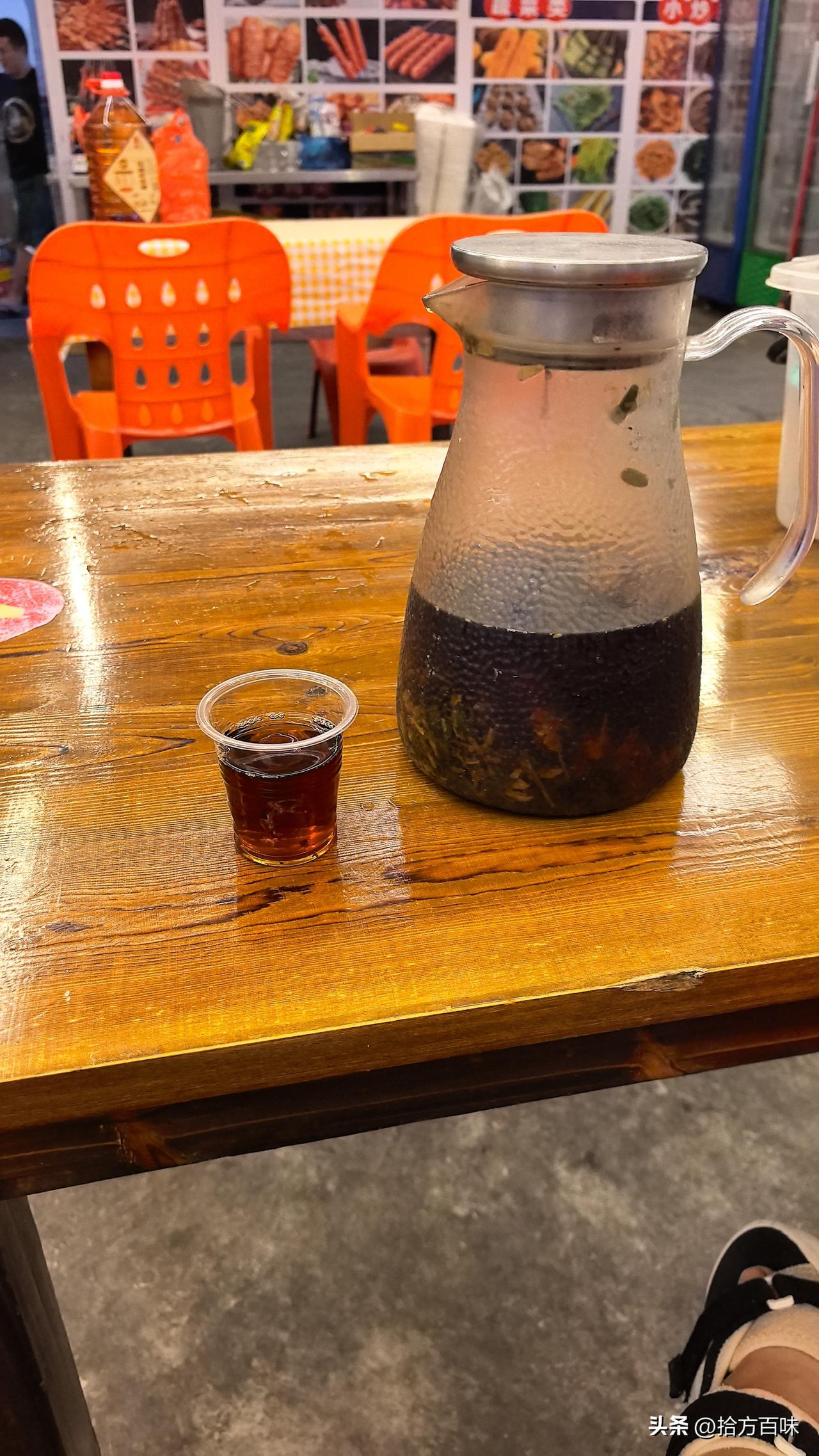 钦州的人文应该比北海要强很多，钦州的老街比北海的老街更悠久，更有特色！
刘永福故