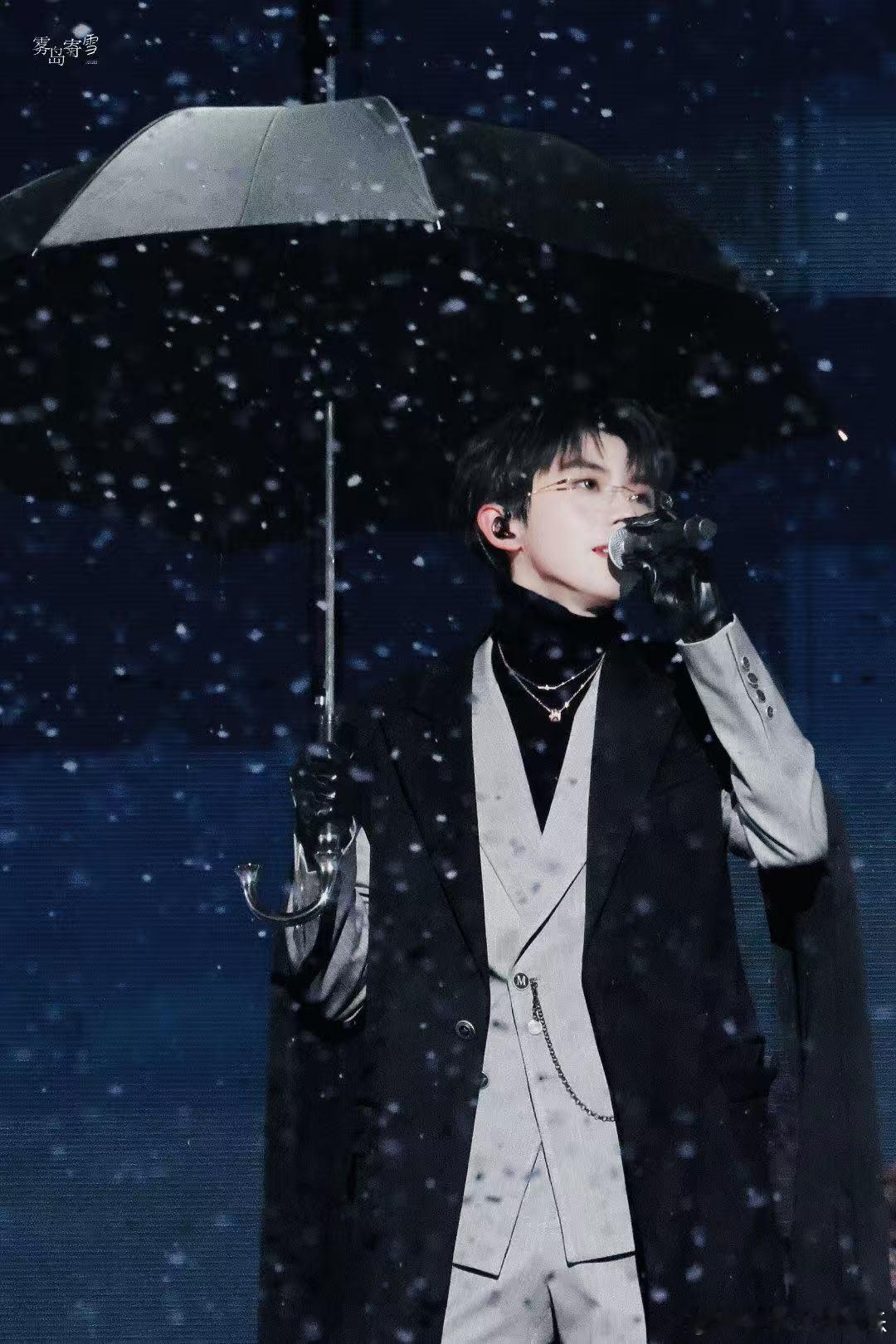 瞬间梦回民国上海滩！马嘉祺的造型把温润如玉的小公子气质拿捏得死死的，一举一动都透