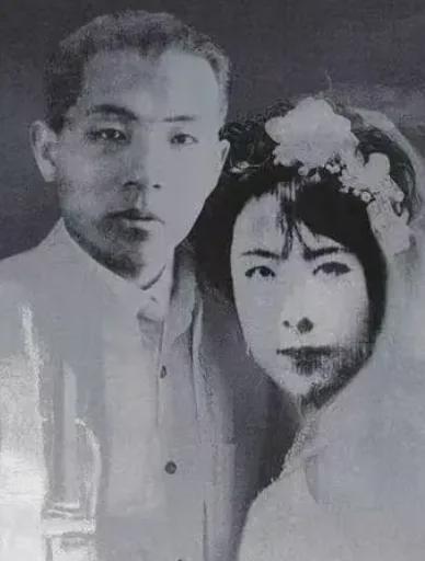 张学良之所以不敢招惹原配于凤至，有三点原因
第一层：于凤至背后站着的，是张作霖的