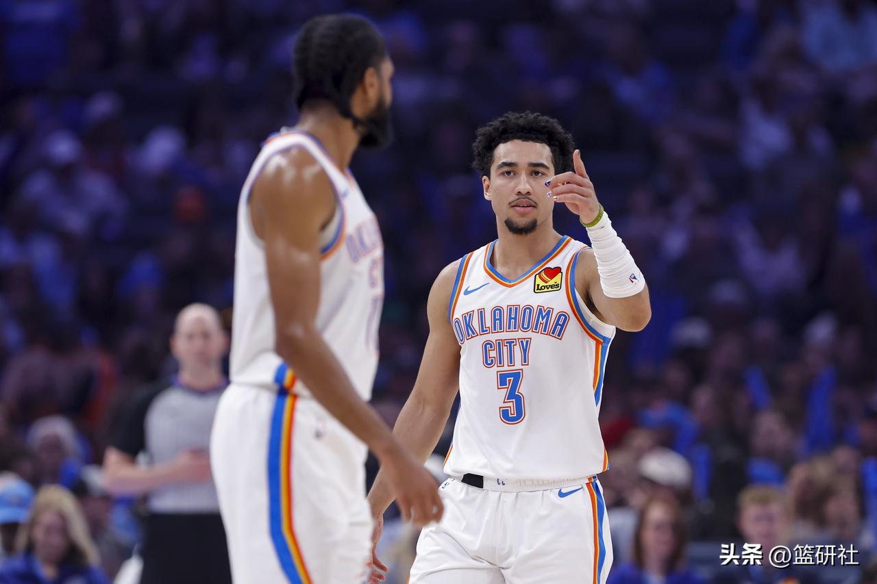 这些球员加盟雷霆后数据和效率都暴涨

麦凯恩:
在76人6.6分2板，投篮38.