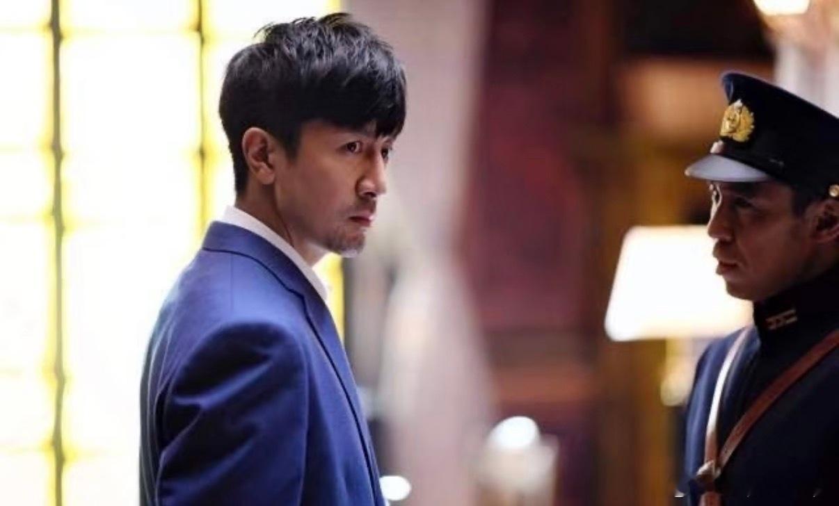 张鲁一新剧开播两幅面孔装完军官就做鬼脸，这卧底演技真是绝了