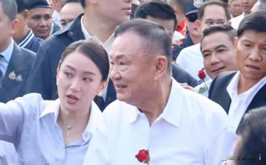 泰国前总理他信，现年76岁，曾因军事政变下台后长期流亡海外。

2023年8月回