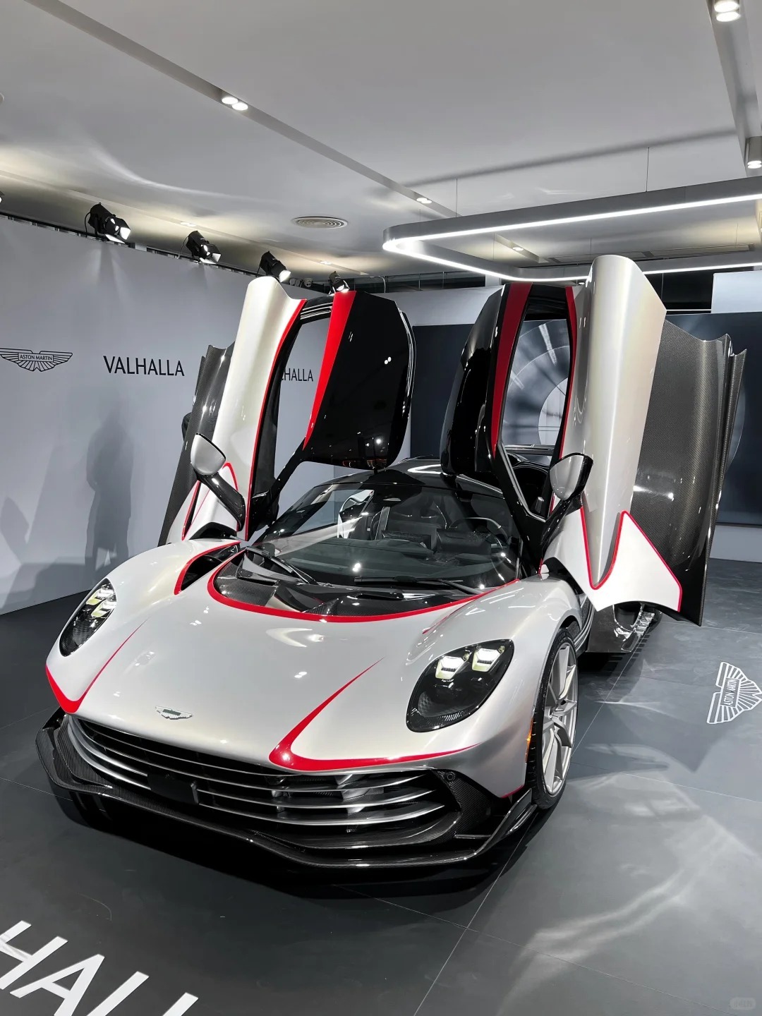 Aston Martin Valhalla，合法上路的赛车