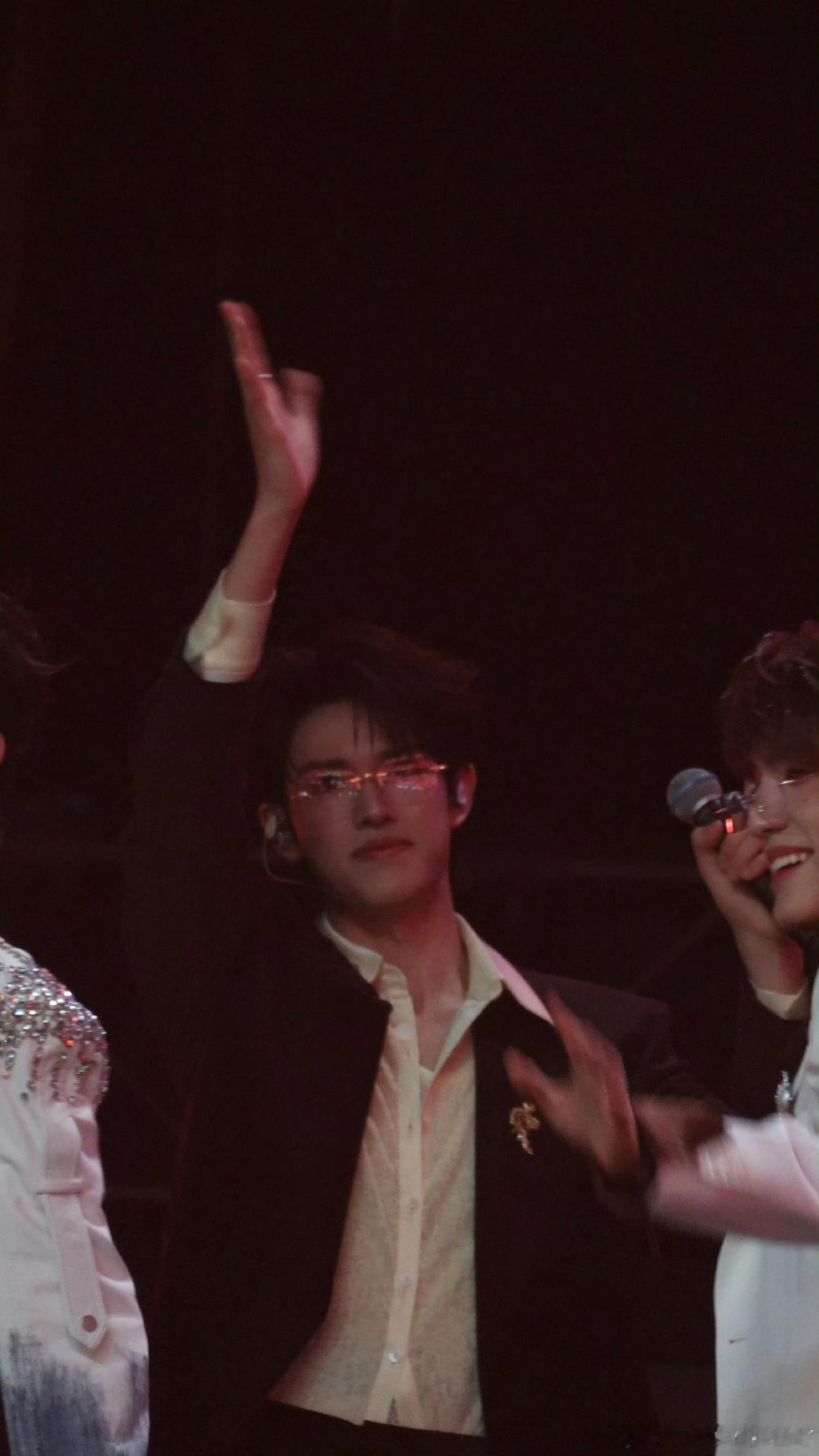 张极转音转强混转头声张极的vocal 实力真的好绝啊，跟英文歌真的好配，转音转强