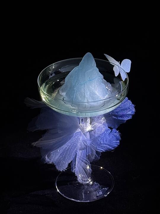 老板说：给这杯酒起个春天的名字……不要蓝字