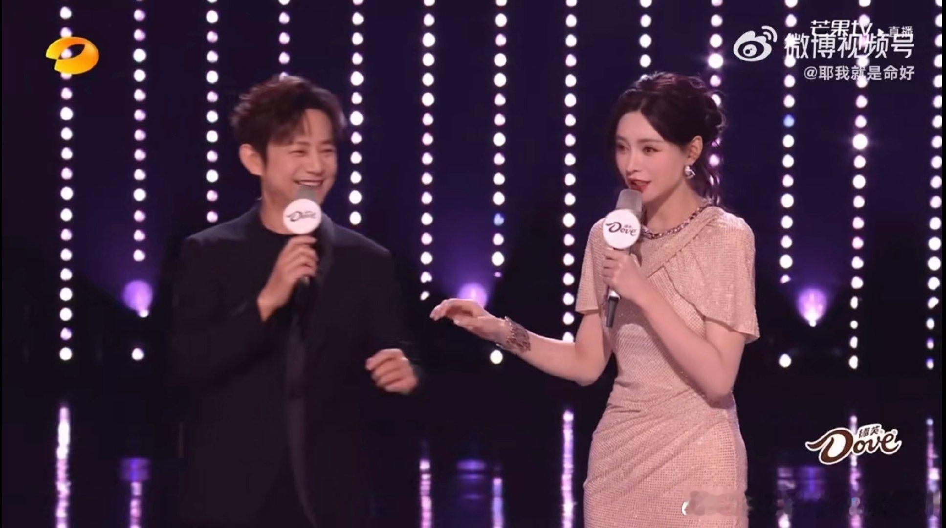 何炅 这是直播不是重播声鸣远扬直播 何老师：这是直播不是重播！懂了，这波是复活赛