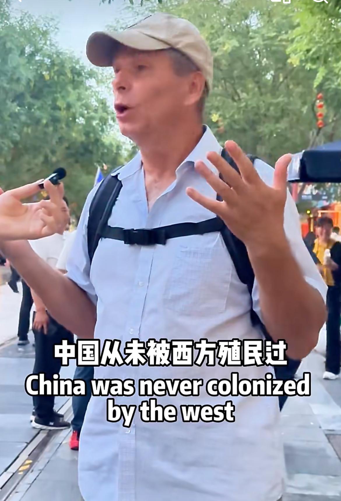 不像三哥说英文有优越感，加拿大大哥表示中国从来没有被殖民过，所以不说英语也是很正
