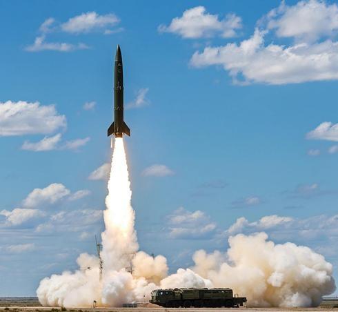 中国导弹的数量和质量至少数倍于伊朗，伊朗还把美国炸成这个熊样，要是中美开战美国在