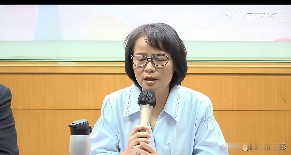 台教师区桂芝：台湾去年对大陆贸易顺差超过1000亿（美元），而我们拿着这些钱去军