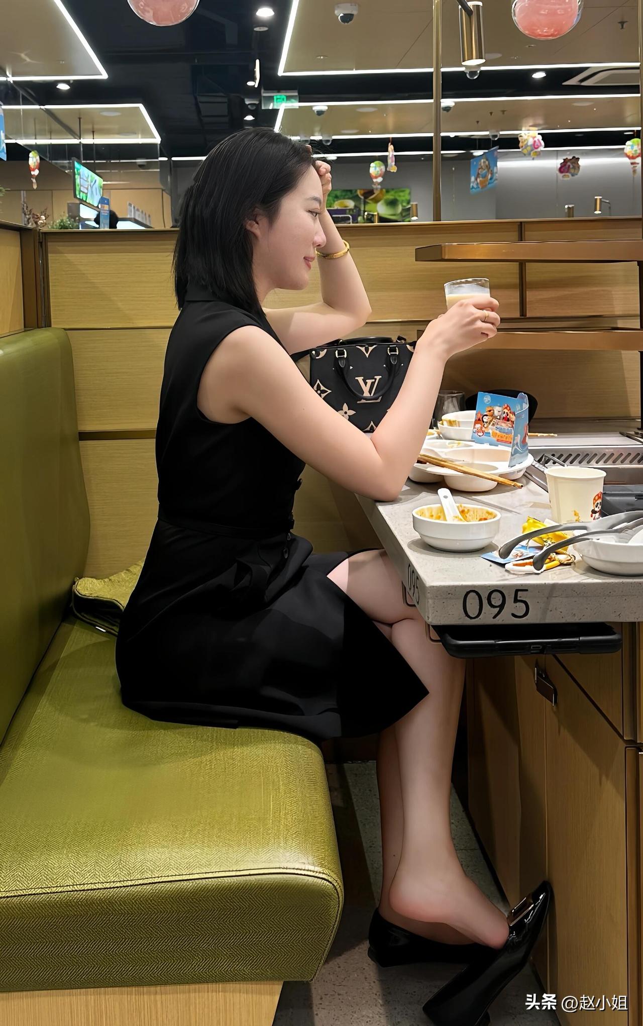 翻了翻手机相册短发好看还是长发好看？