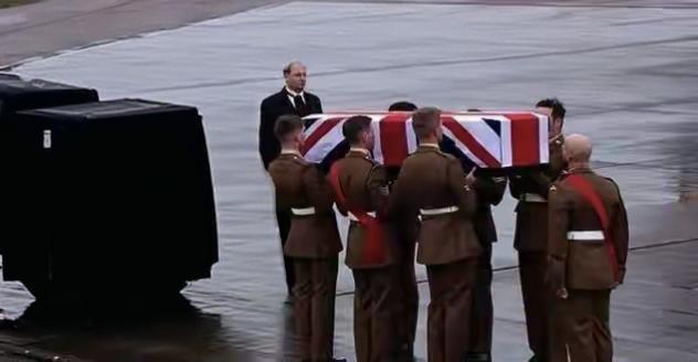 英国瞒不住了！首次公开承认28岁现役伞兵胡利在乌身亡，还嘴硬说是“后方测试场意外