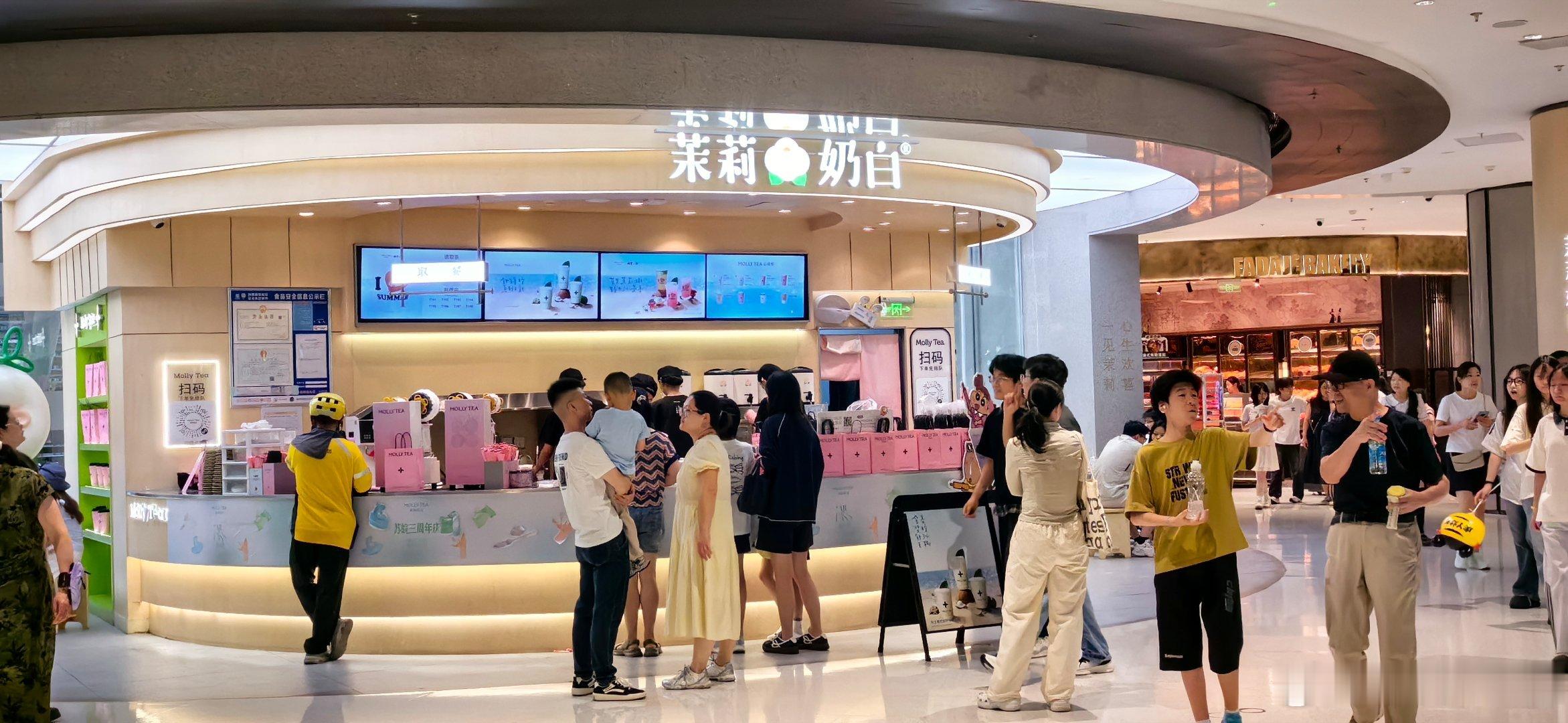要支持一下，茉莉！现在就没有制度、没有人管管LV么？热点观点﻿ LV起诉厦门一楼