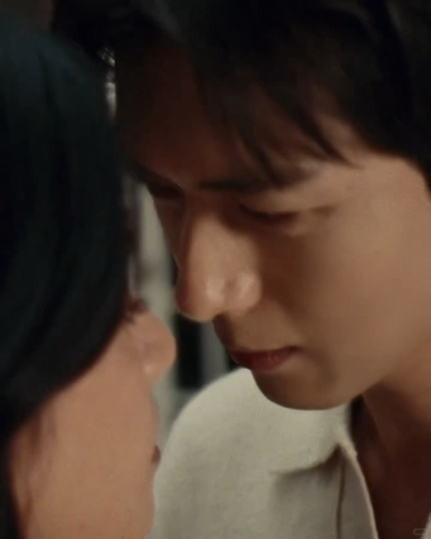 比《雾里青》先来的是卡地亚情侣大片张婧仪眼睛会爱人，李现的眼睛会吃人，《雾里青》