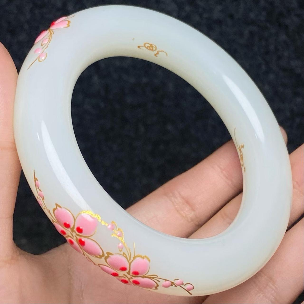 古玩艺术品多少钱算便宜合理呢目前大的经济环境不好，古玩艺术品一般普品数千元，精品
