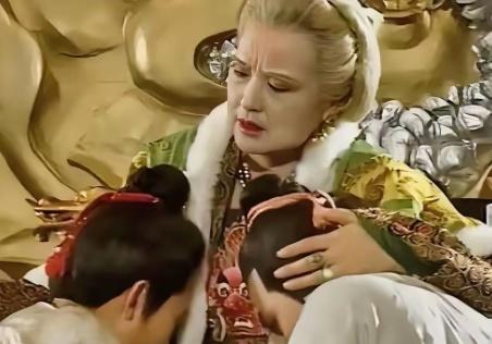 [微风]77岁的武则天被男宠张昌宗折腾到筋疲力尽，没曾想，当她沉沉睡去之后，张昌