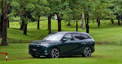 【小鹏 G9L 大五座 SUV 实车曝光：墨绿车漆、双层星环灯】根据工信部信息，