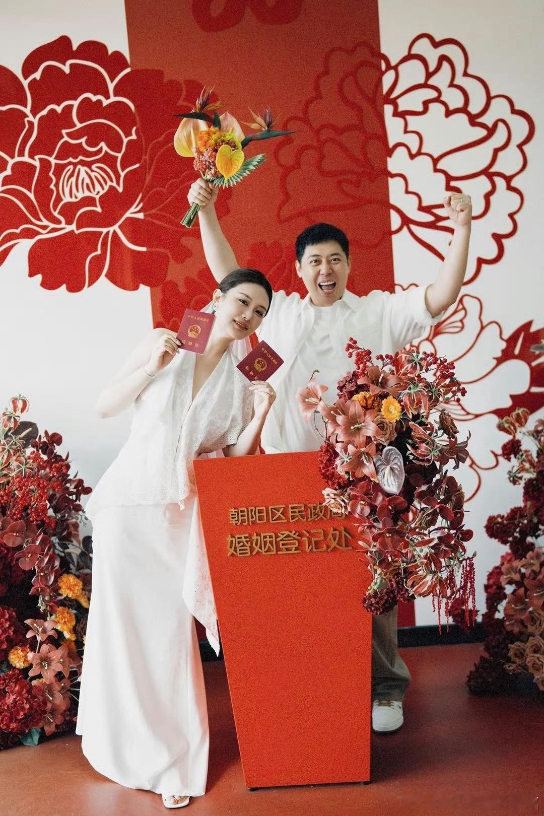 石蕊曝和肖旭谈了13年恋爱肖旭官宣结婚当日，前女友石蕊发文爆料二人长达十三年的恋