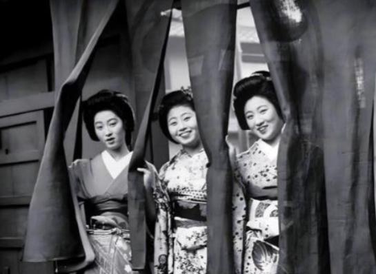 “我最怕侍候黑人”，二战结束后，日本为了讨好美军，强迫国内平民女性，给美军当慰安