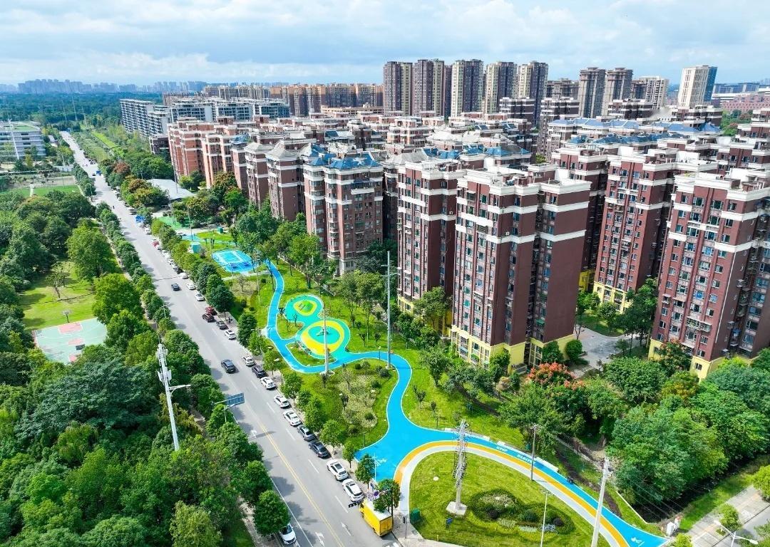 【转角遇见美，绿地再上新！一起来看看温江永宁的“悄然之变”】温江播报最近，温江永