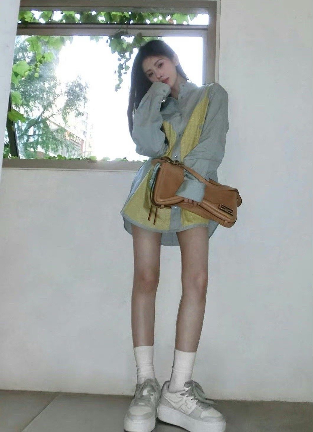 鞠婧祎每次p图先把腿p成2倍长吧？ ​​​