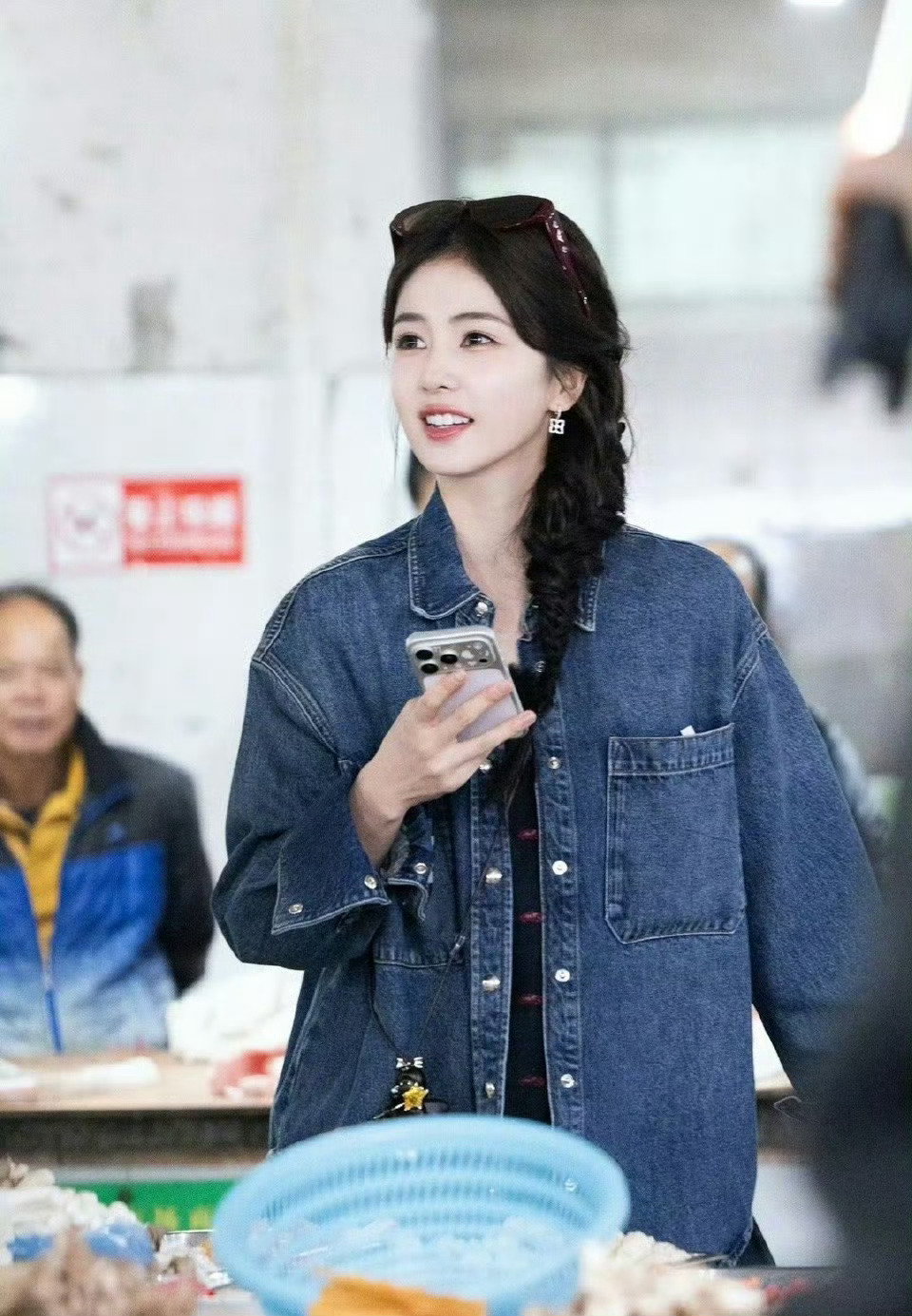 白鹿抢孩子咯萌晕啦！鹿鹿妈咪也太可爱了吧 谁能拒绝这么甜的白鹿～抢孩子我第一个举