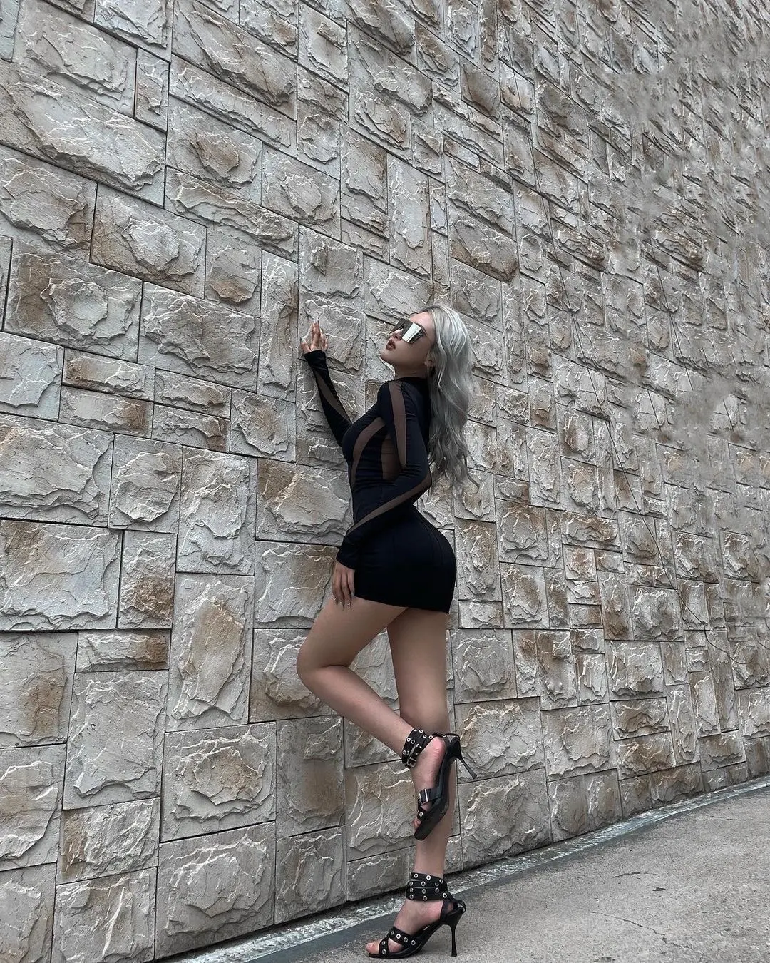 好想谈一场你妈妈拿着一个亿逼我离开的恋爱。