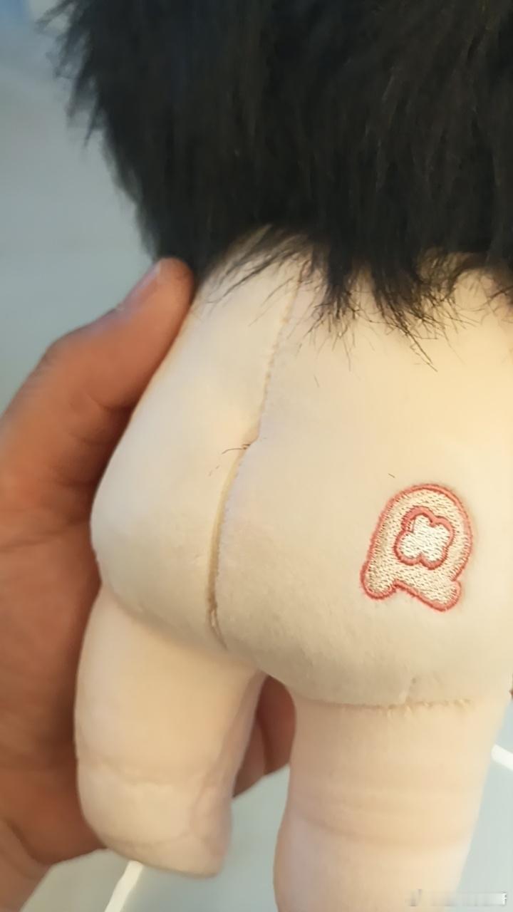 玫瑰丛生  刘宇宁 我的小贝今晚收到啦真的间隔好久，久到我都快忘记这回事了。下班