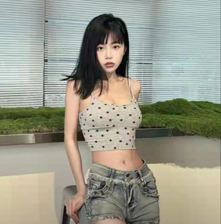 刚刚看了司晓迪的微博。她所有关于男明星的微博都删除了。一个不剩。
折腾了半天，就