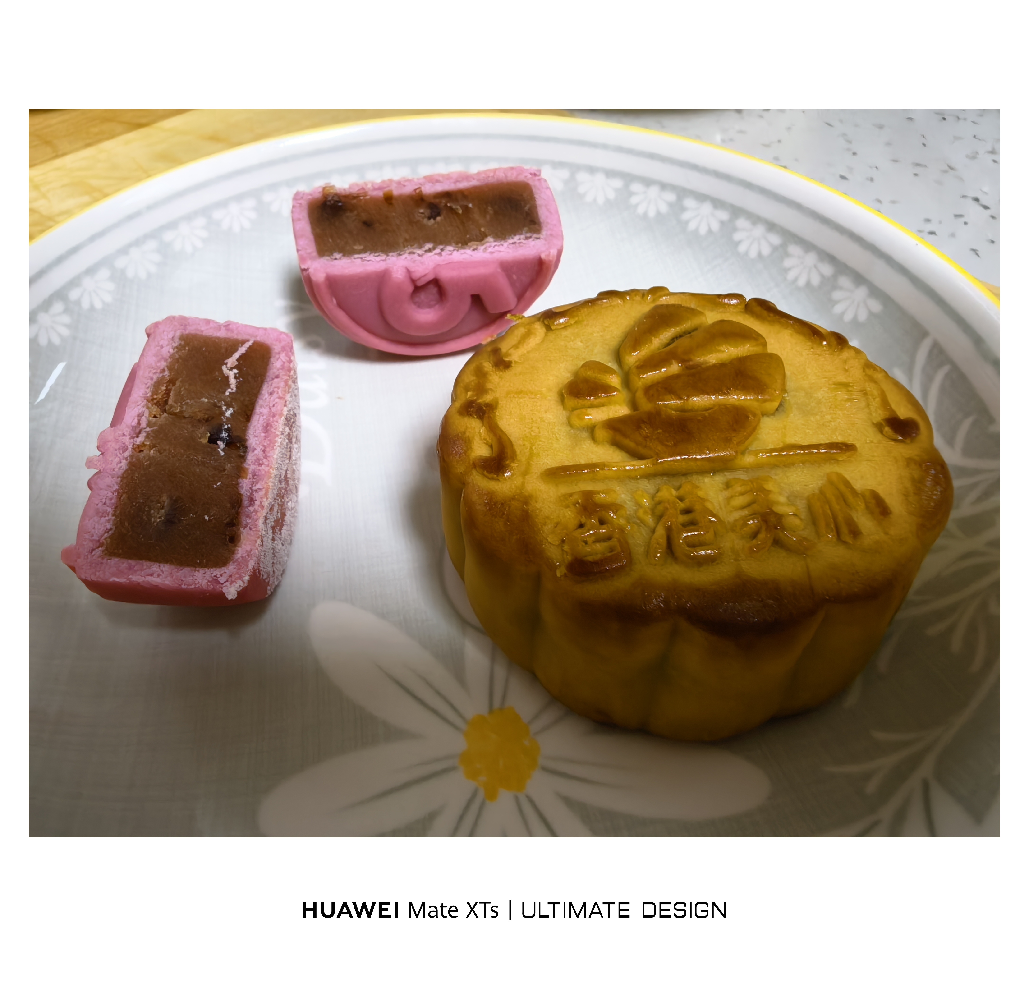 中秋快乐呀～都吃月饼了吗？哥最喜欢吃豆沙的，你呢？[不愧是你] ​​​