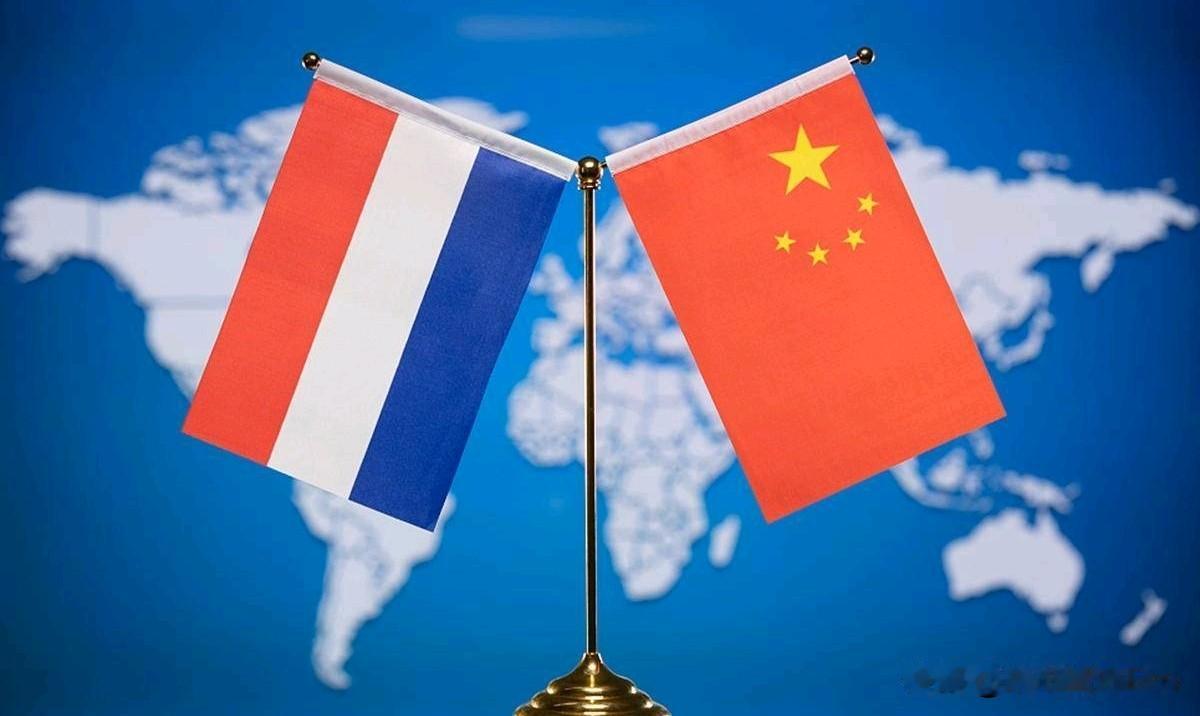 这就是专门过来挑事的！荷兰军舰舰载直升机非法侵闯西沙领空之后，又通过台湾海峡进行