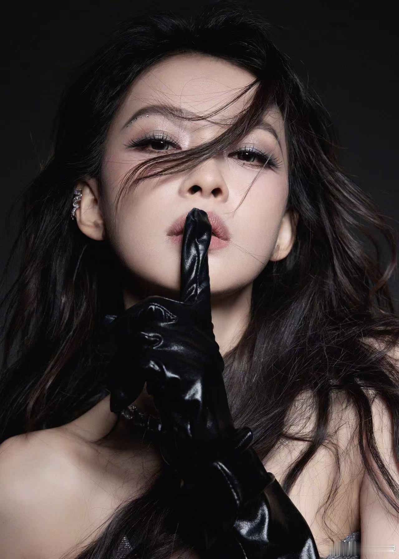 叶一茜孙怡训练室同框画面 谁懂这种姐姐撑腰的感觉，叶一茜一句话就把安全感拉满，两