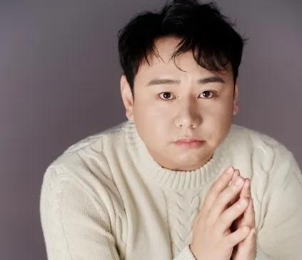 演员姚一奇：
1、姚一奇，1989年出生于上海，毕业于复旦大学上海视觉艺术学院。